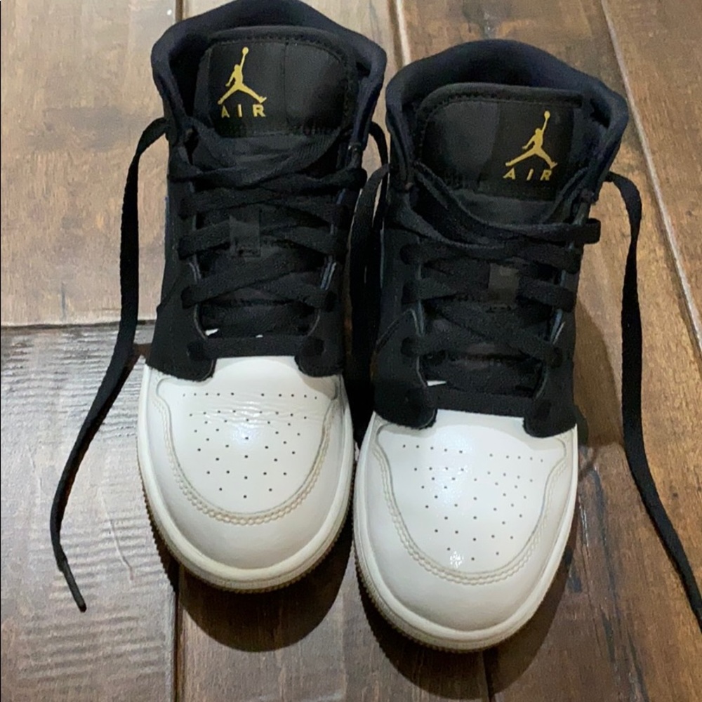 Kids Air Jordan 1 retro mid ‘gold and gum’